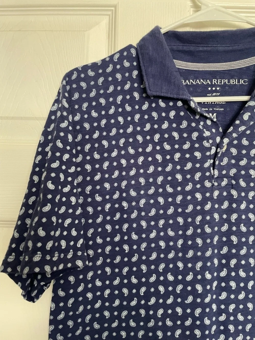 Banana Republic Vintage Mens Size Medium Navy Polo with Light Blue Paisley Print